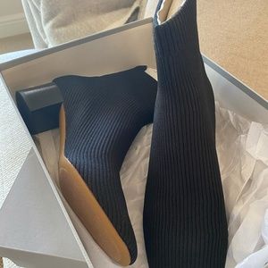 NEW, ordered by mistake, never worn: The Knit Boot